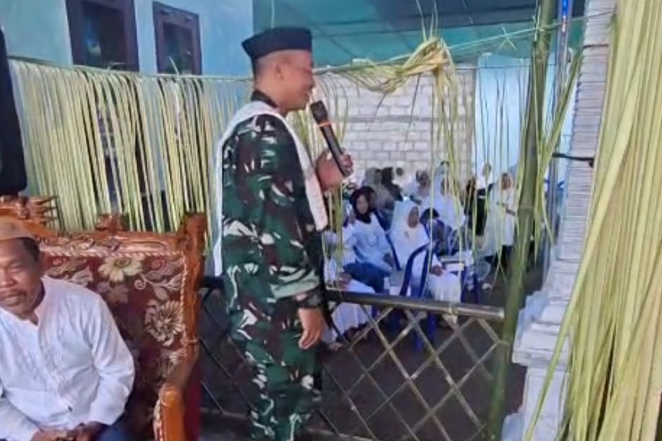 Kehadiran Babinsa Boliyohuto dalam Takziah Hari Ketujuh Beri Penguatan untuk Keluarga Almarhum 113b392f-eef2-4488-8504-a22c3286c9a6.jpg