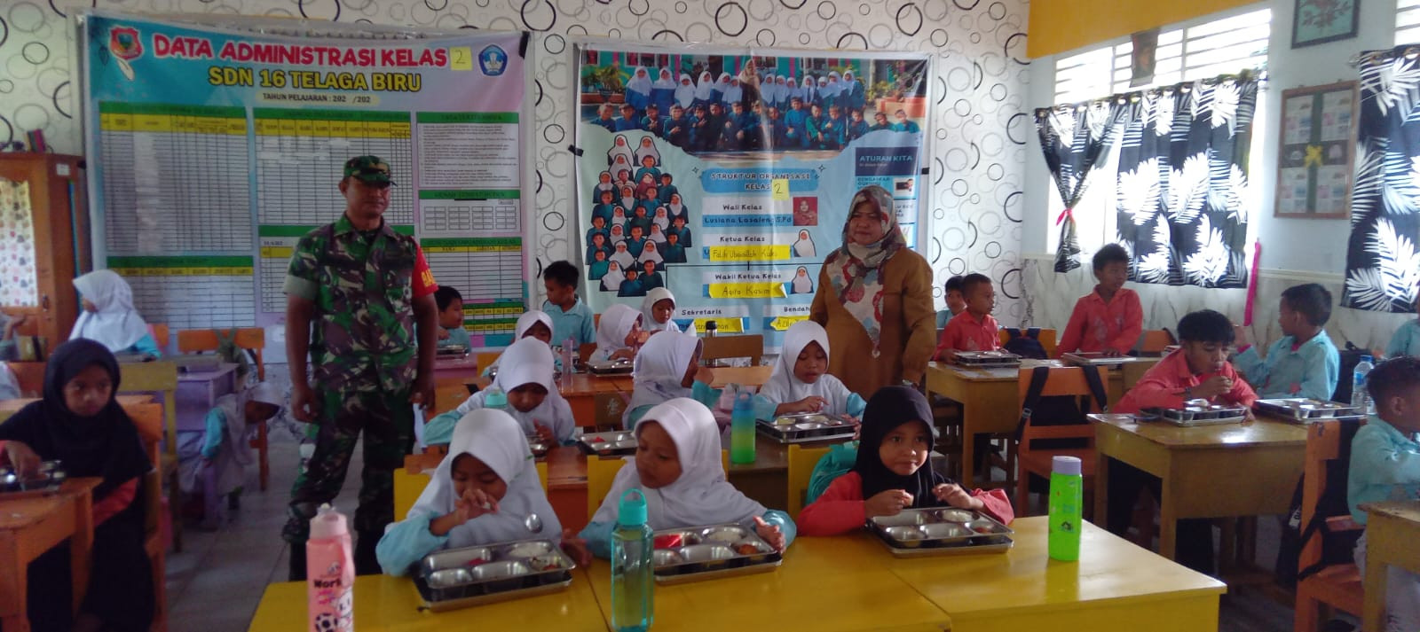 Babinsa Telaga Membimbing Cahaya, Siswa Nikmati Hidangan Bergizi Sebagai Modal Menuju Generasi Emas 1484ad82-2c37-4f66-8072-9d23fc4c2bb1.jpg
