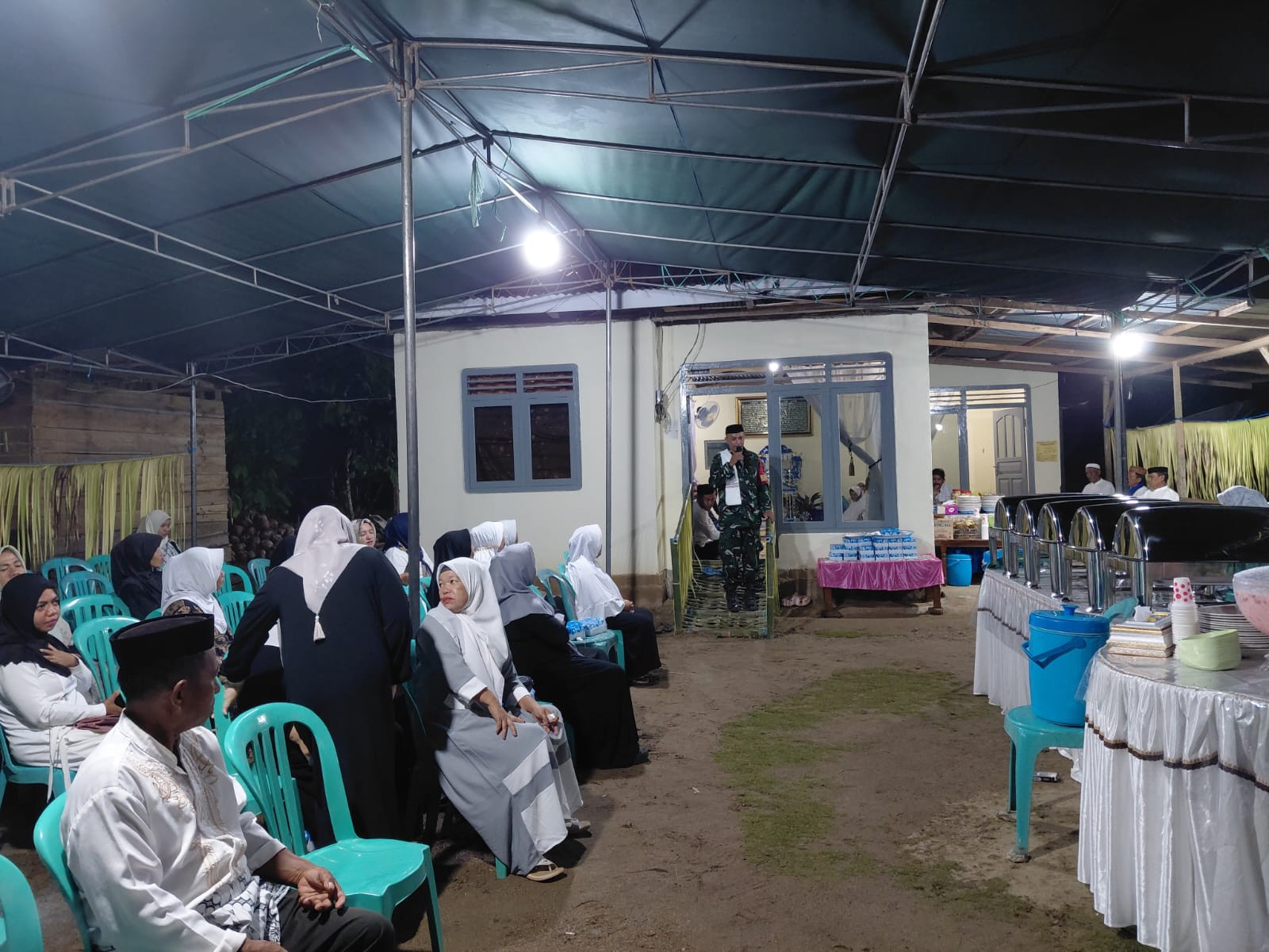 Babinsa Koramil Boliyohuto Beri Ceramah Takziah Hari Ketujuh Untuk Menghibur Keluarga Almarhumah Sufira Ahmad 3312f285-c7b5-4e1d-af4f-570408372d5a.jpg