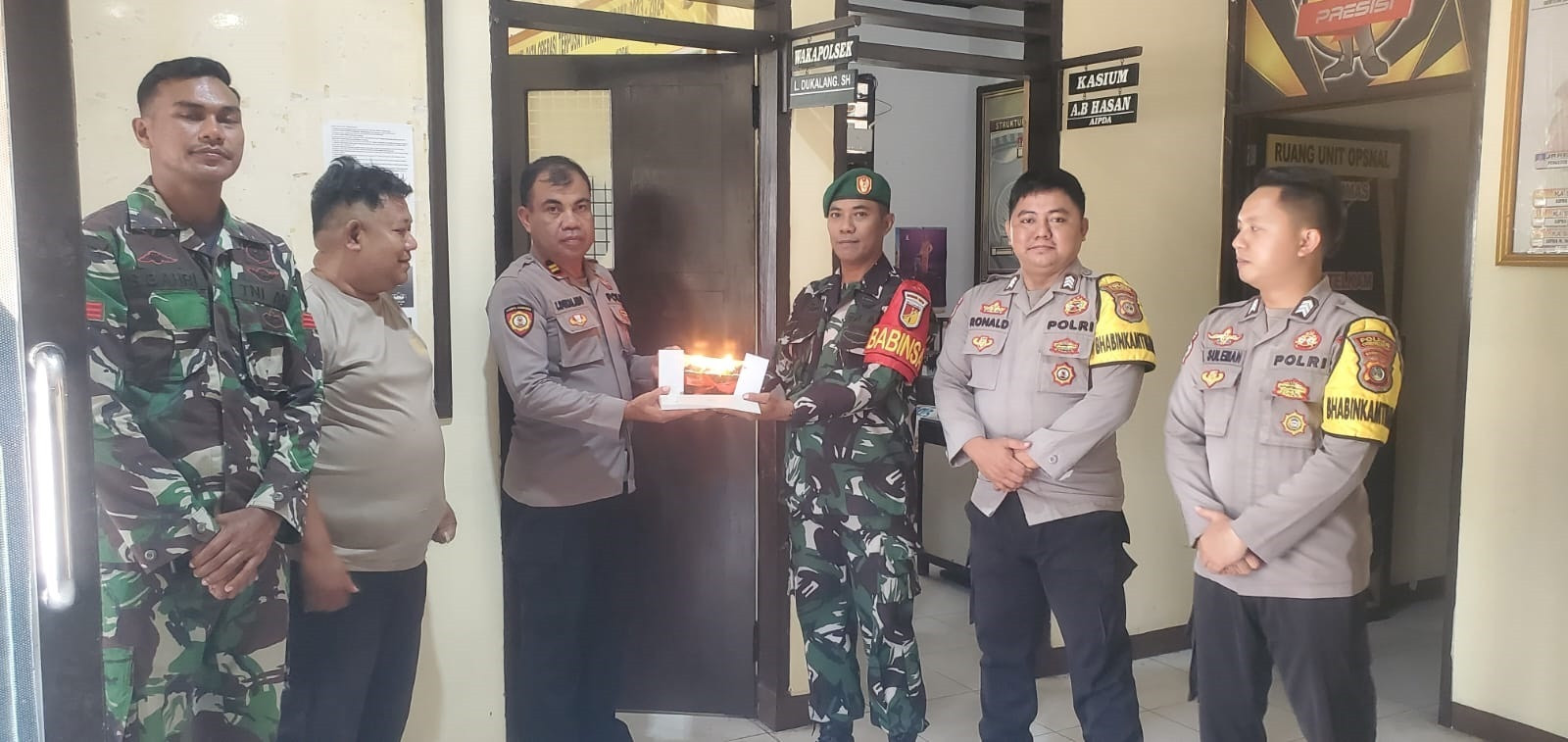 Koramil 1315-03 Tabongo Sampaikan Ucapan Selamat Hari Bhayangkara Ke-80 Perkuat Sinergi Bersama Polsek Bongomeme Dan Batudaa 37f76c03-57e2-4591-99853333333333333333333-4db19d3898ac.jpg