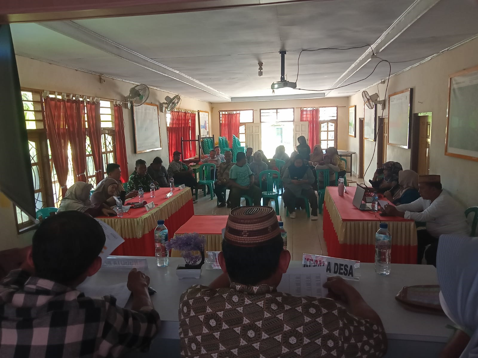 Babinsa Koramil 1315-01/Telaga Hadiri Musyawarah Evaluasi Anggaran Desa Tenggela Perkuat Transparansi Dan Pembangunan Berkelanjutan Masyarakat 452f8b91-d0c5-4ac4444444444444444444444444445-8855-cc2e3d6bf5e1.jpg