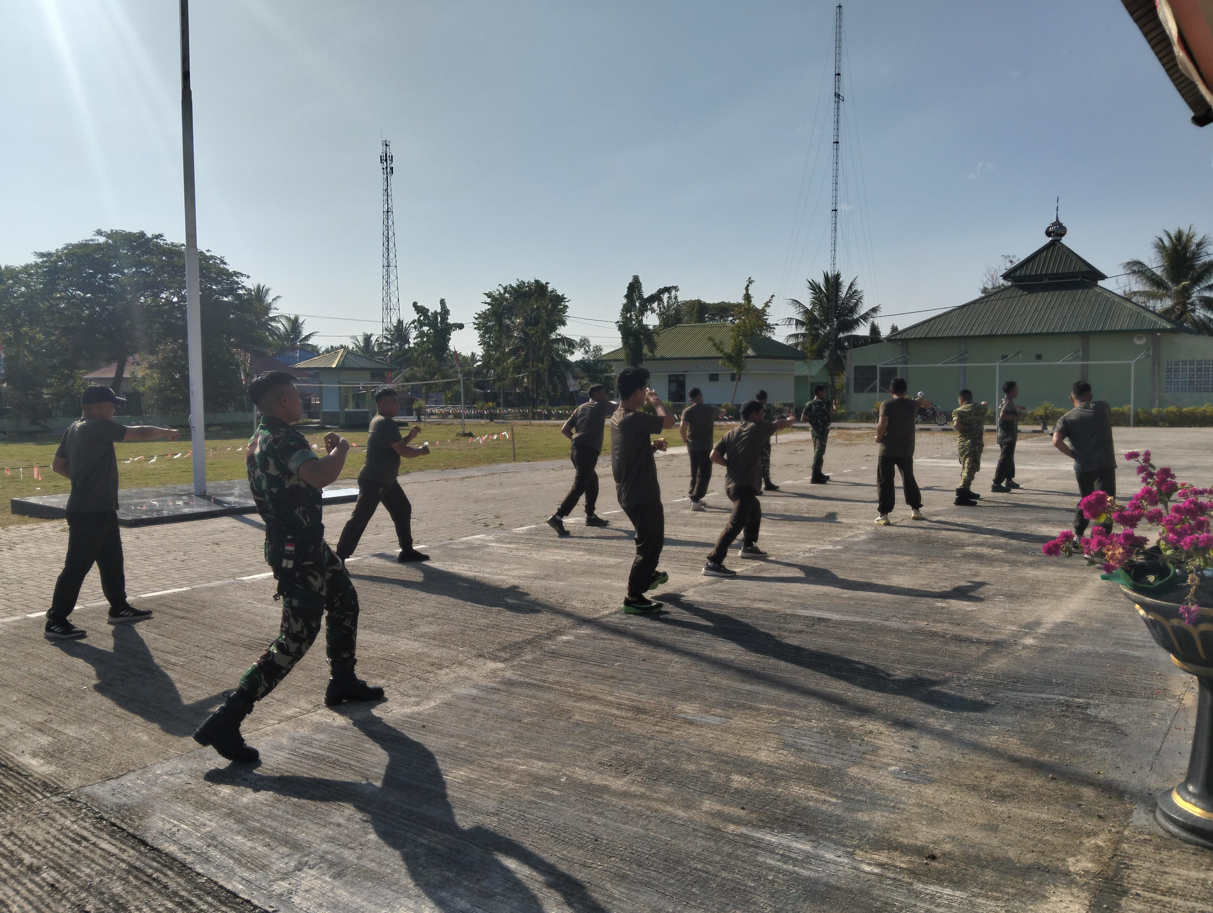 Personel Kodim 1315 Kabupaten Gorontalo Tingkatkan Ketangkasan Melalui Latihan Pencak Silat Militer Untuk Kesiapan Tugas Lapangan 55bcce74-8fb1-4b5f-b82e-6692222222222222222222222222daa39397.jpg