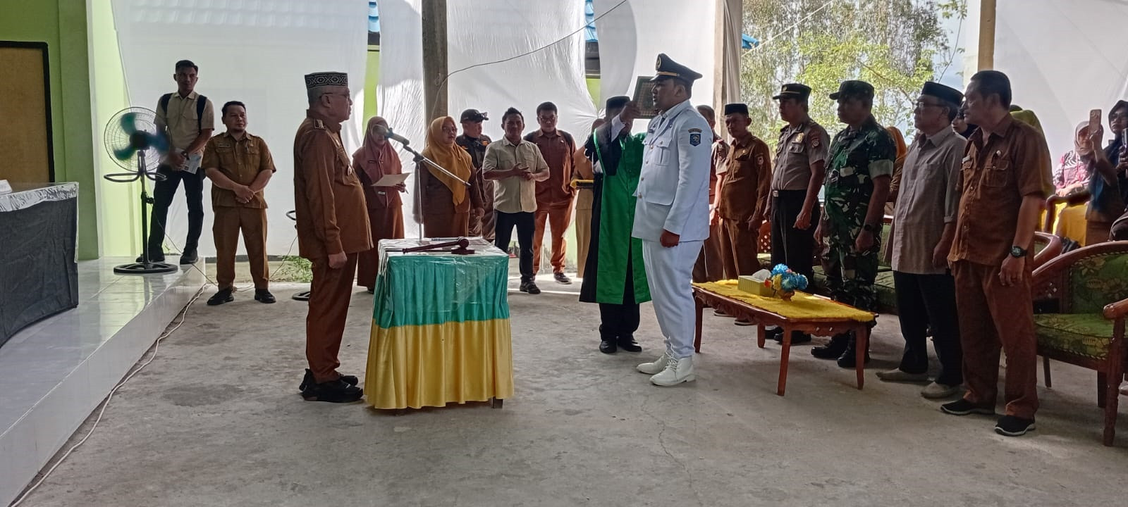 Pelantikan Penjabat Kepala Desa Botumoputi Dihadiri Danramil Tibawa Demi Mendukung Pemerintahan Desa Yang Berkualitas 746f7313-37ca-494333333333333333333336-bd28-2eb9983e9b24.jpg