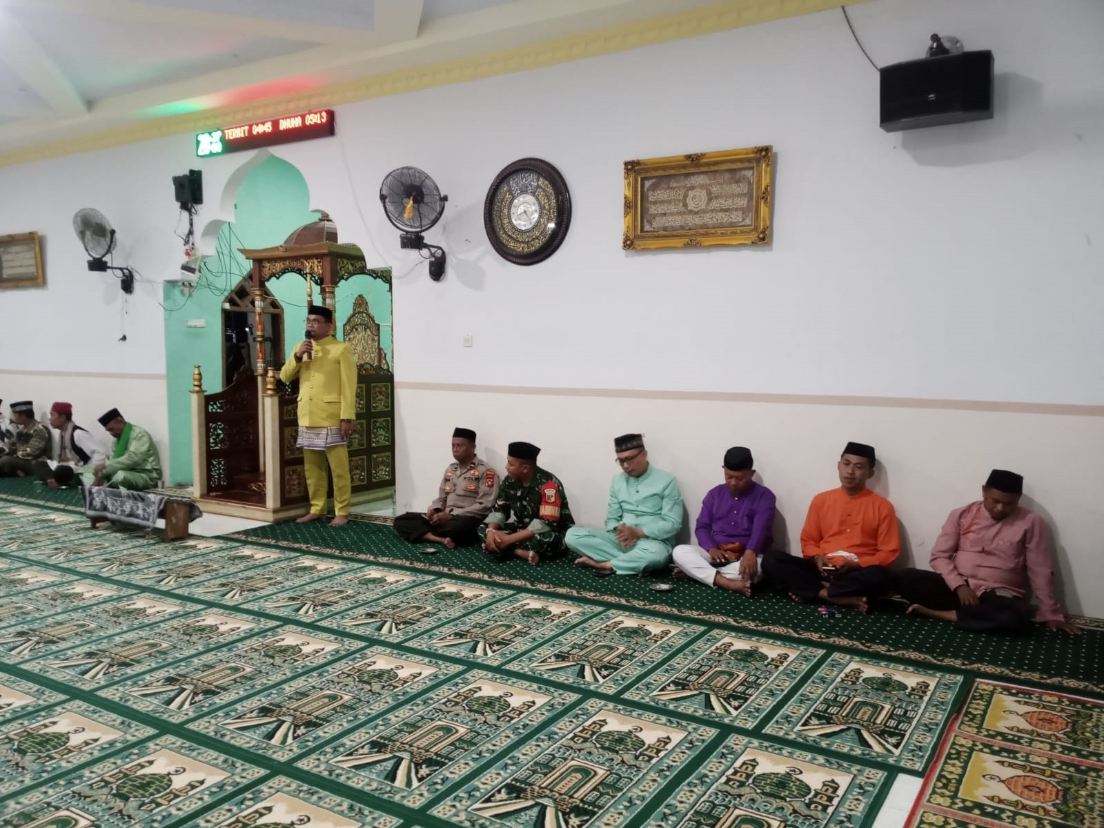Babinsa Koramil 1315-05/Boliyohuto Hadiri Doa Asyura Sambut Tahun Baru Islam Di Masjid Nurul Iman 7bc07bc0-23d7-4022-96e6-7d3e28fe7fbb.jpg