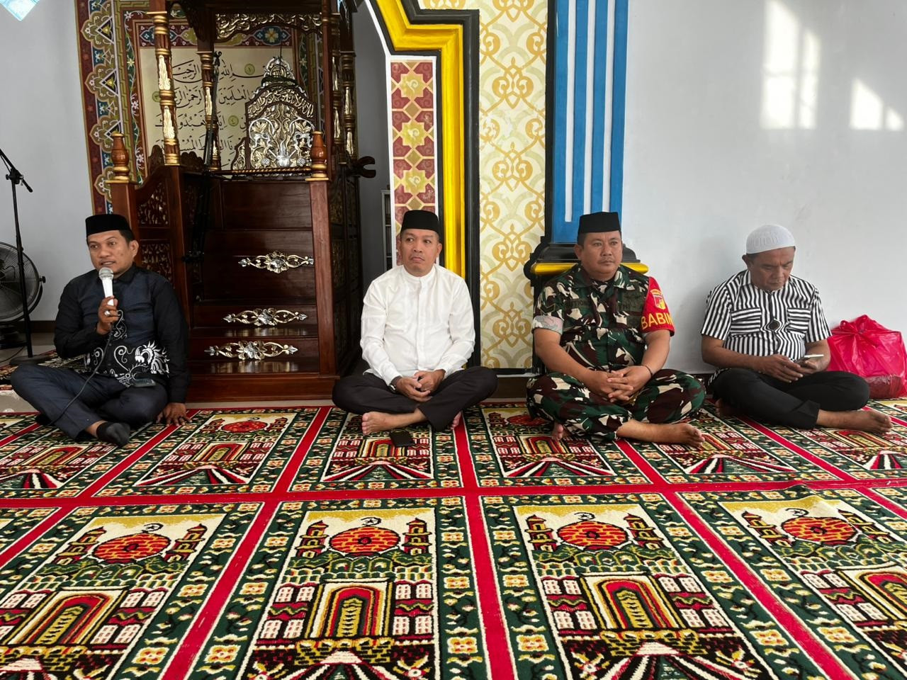 Babinsa Koramil 1315-01/Telaga Hadiri Navigasi Iman Bersama Warga Melalui Tadarus Surat Yasin Di Masjid Ar Rizki 88080471-37d8-48fc-bc5b-322ee6bfb6e8.jpg