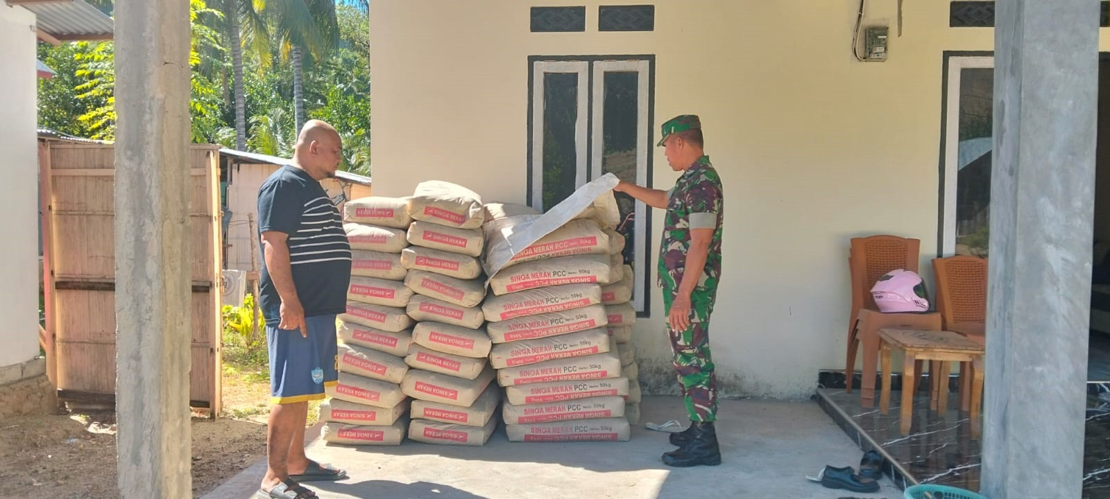 Koramil 1315-01/Telaga Kawal Distribusi Material Jembatan Armco Demi Percepatan Pembangunan Desa Ulapato B Kecamatan Telaga Biru 8b3876a4-0c37-4d58qqqqqqqqqqqqqqqqqqqqqqqqqq-8193-1a98bfb820d3.jpg