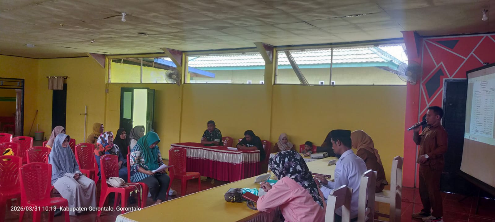 Musdes Penetapan Laporan Anggaran Desa Tahun 2025 Dihadiri Babinsa Koramil 1315-02 Limboto Bersama Warga 8cdb5118-d9da-494b-87ac-dcb00dddac6d.jpg