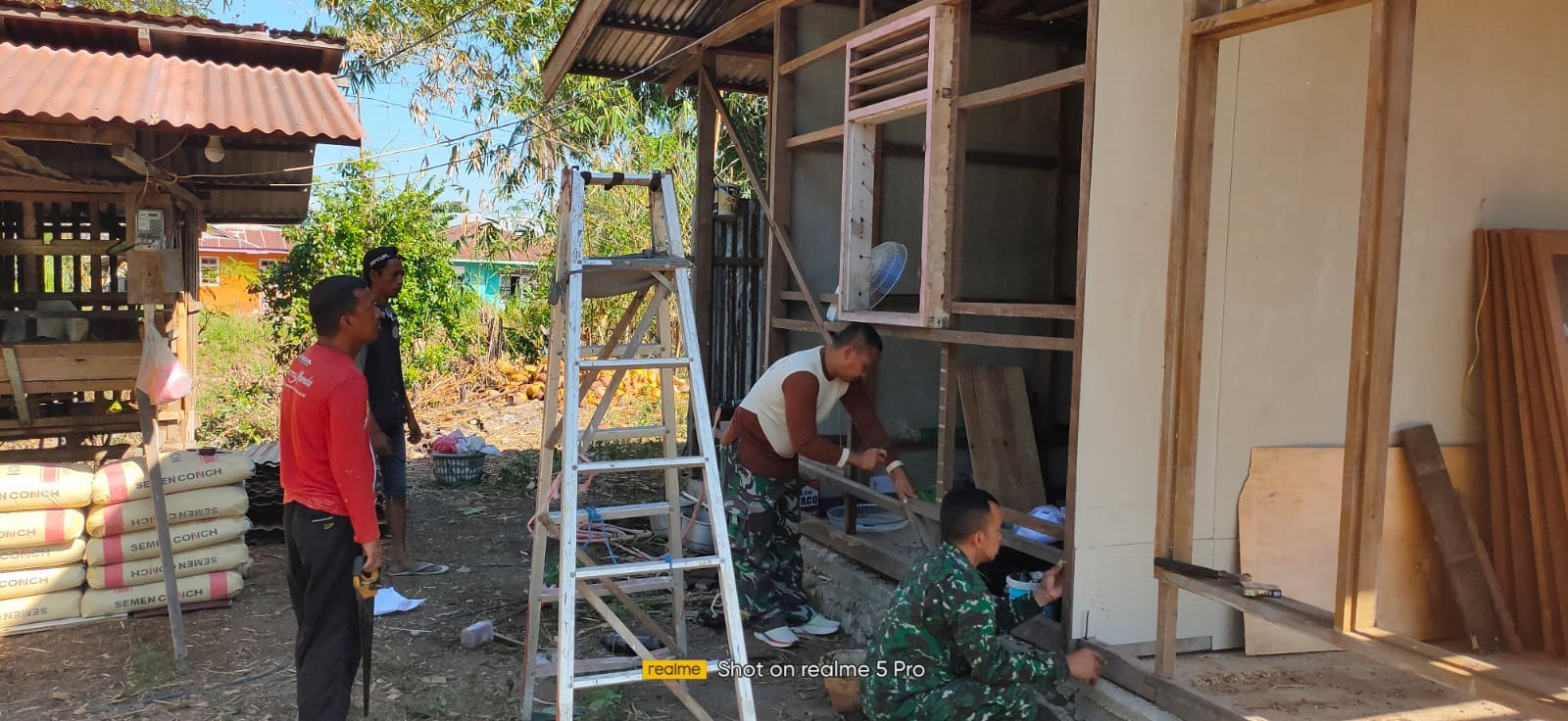 Personel Koramil 1315-02/Limboto Percepat Program RTLH Semester Pertama Demi Wujudkan Rumah Layak Huni Bagi Warga 8eb441c5-cb71-4733333333333333333333333390-8eba-dba4ba8be482.jpg