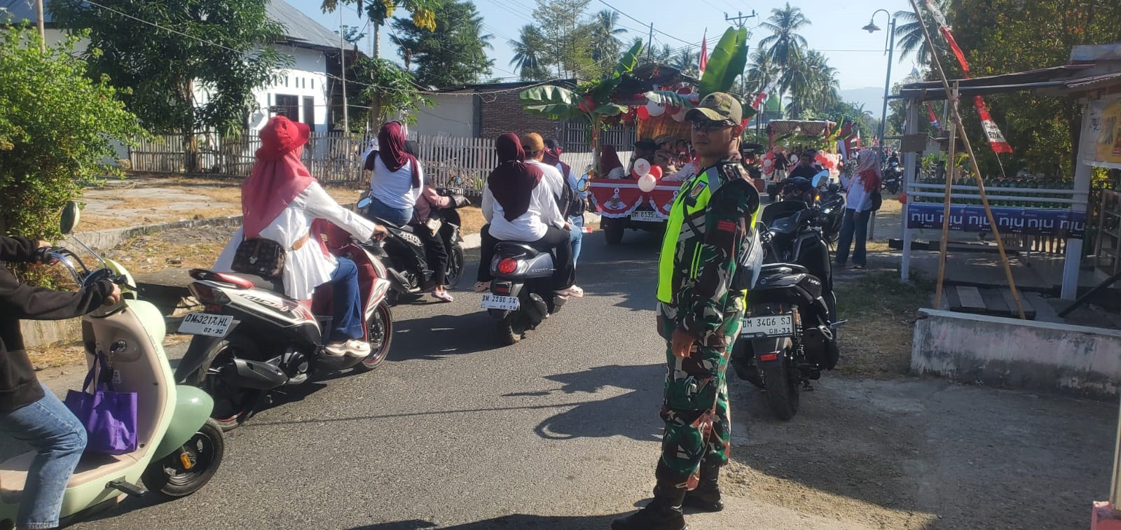 Personel Koramil 1315-03/Tabongo Amankan Karnaval Anak-Anak PAUD Meriahkan HUT ke-81 Kemerdekaan Republik Indonesia 97254a02-cfa3-46ab-8333333333333333333429-5ff16b6bc790.jpg