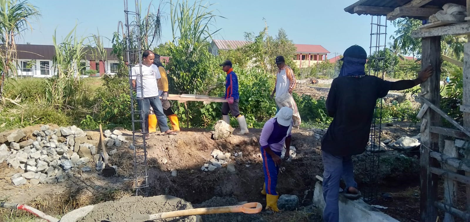 Personel Kodim 1315/Kab. Gorontalo Percepat Rehabilitasi SMK PPN Gorontalo Demi Dukung Sarana Belajar Yang Lebih Layak aab8537a-207e-4b85-bb47-cc7970000000000000000000000003054.jpg