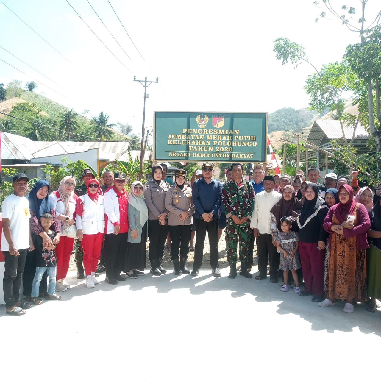 Peresmian Jembatan Armco Merah Putih Kelurahan Polohungo Dihadiri Danramil 1315-02/Limboto Bersama Unsur Pemerintah Dan Masyarakat ae7a9eb8-0e8c-4222222222222222222202a-82f6-8dbd4e70a299.jpg