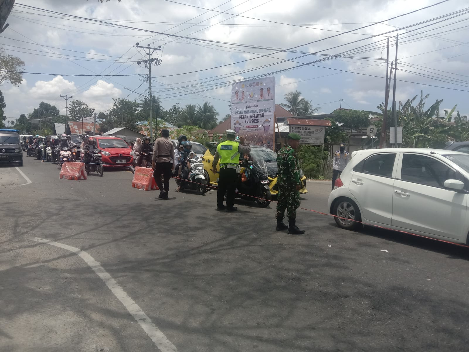 Personel Kodim 1315 Kab. Gorontalo Terlibat Pengamanan Perayaan Lebaran Ketupat 1447 Hijriah c2f7c175-6eff-4419-9ca0-9f5d117241e7.jpg