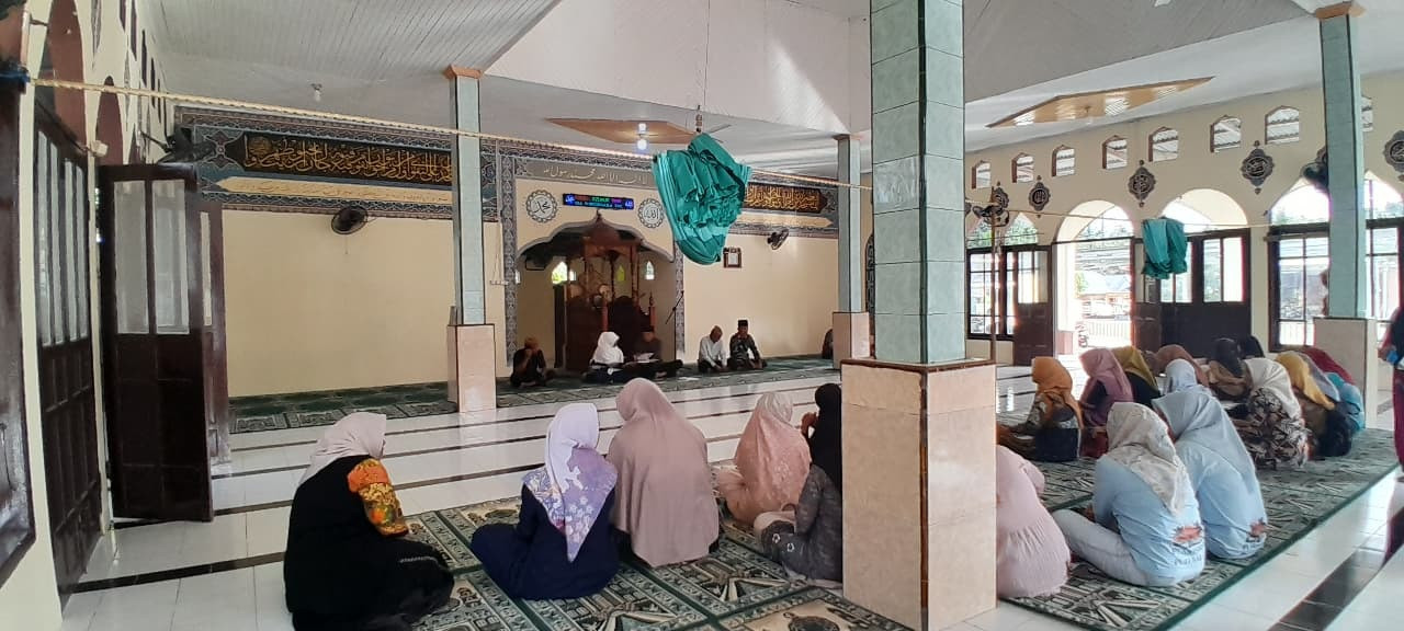 Personel Koramil 1315-04/Tibawa Hadiri Ceramah Agama Navigasi Islam Bersama Ustaz Ismail Yusuf Di Masjid Ar-Raudha Pongongaila d0e5c85b-6d5a-49cf-8f71-222222222222222222dfa656a16413.jpg