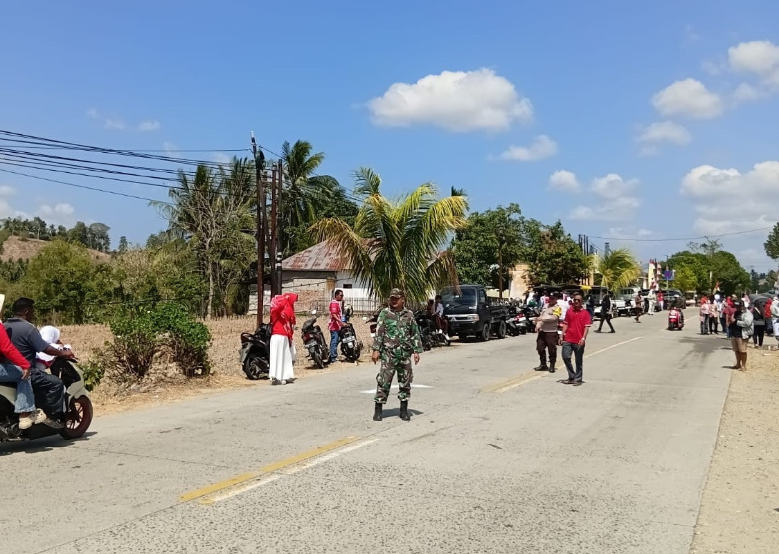 Gerak Jalan HUT Kemerdekaan RI Ke-81 Pulubala Berlangsung Aman Berkat Pengamanan Babinsa Koramil Tibawa