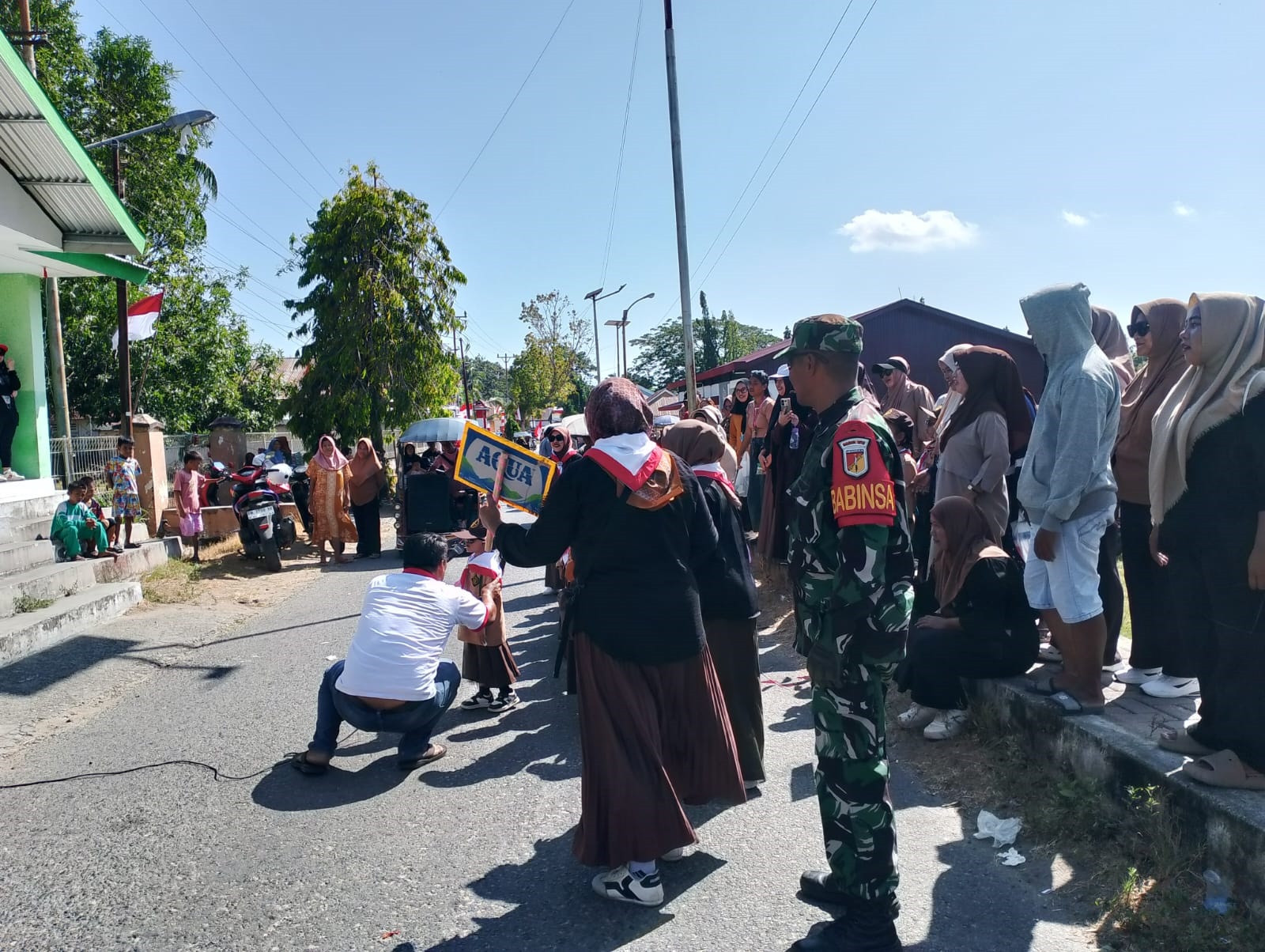 Personel Koramil 1315-03/Tabongo Dukung Gerak Jalan PAUD TK Dan Kelompok Bermain Semarakkan HUT Ke-81 Republik Indonesia